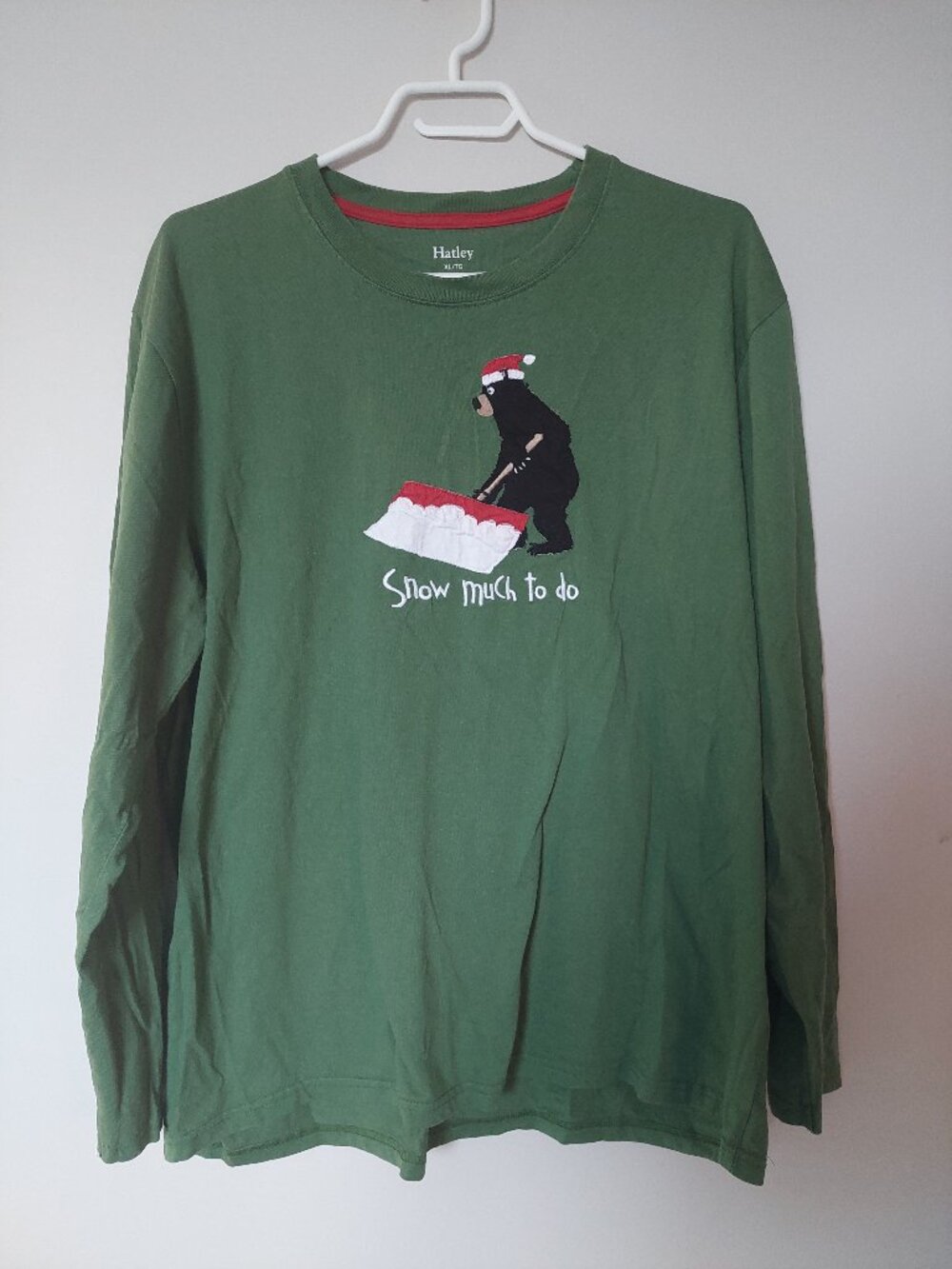 Hatley Men's Size XL Long-sleeve T-shirt Black Bear "Snow much to do" Santa Hat